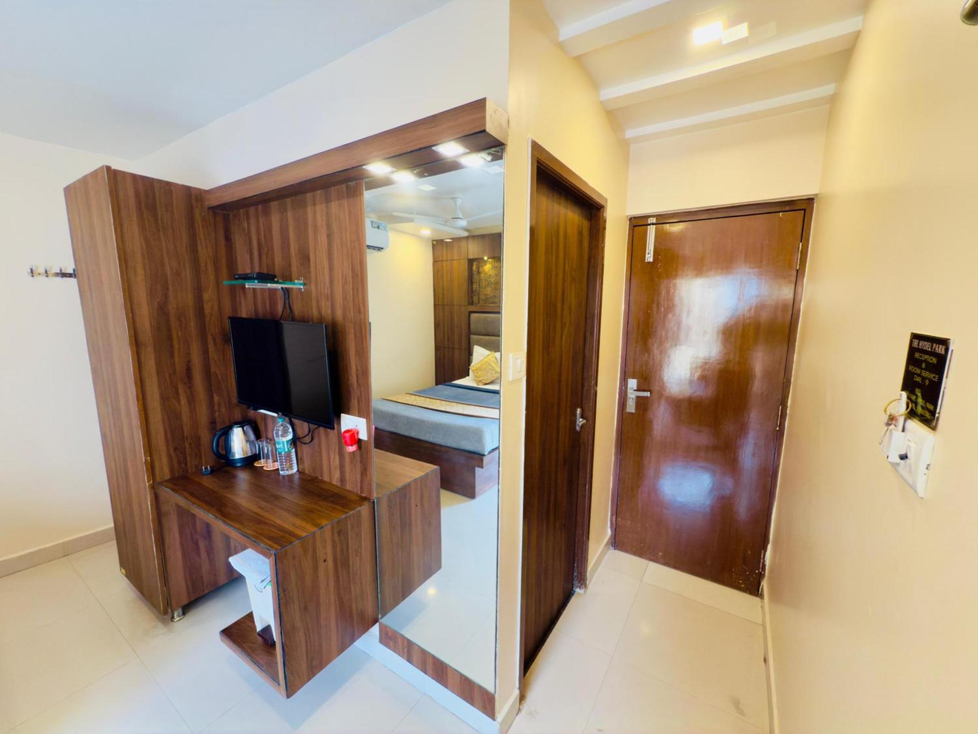 The Hydel Park - Business Class Hotel - Near Central Railway Station Ченнаи Экстерьер фото