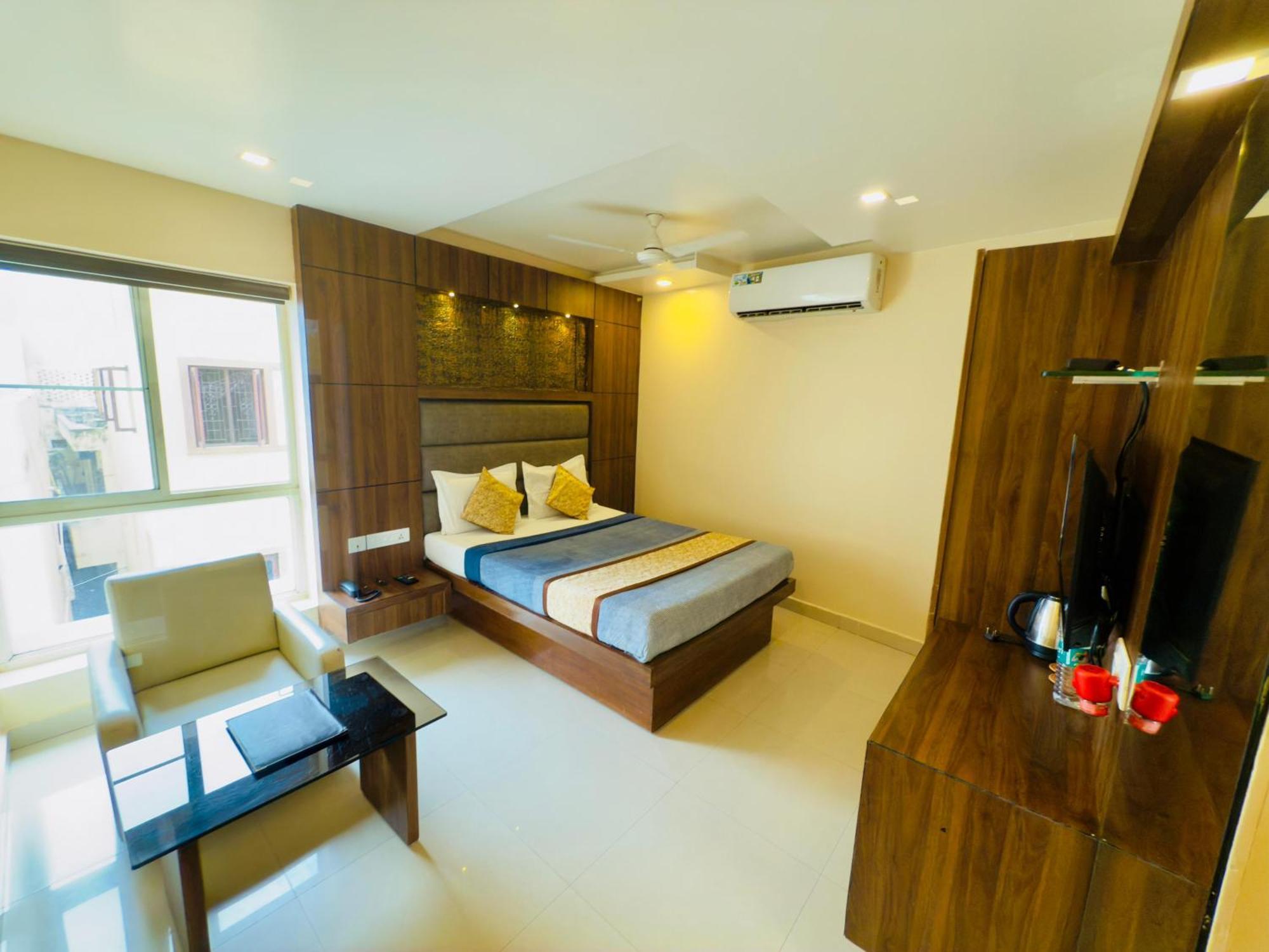 The Hydel Park - Business Class Hotel - Near Central Railway Station Ченнаи Экстерьер фото