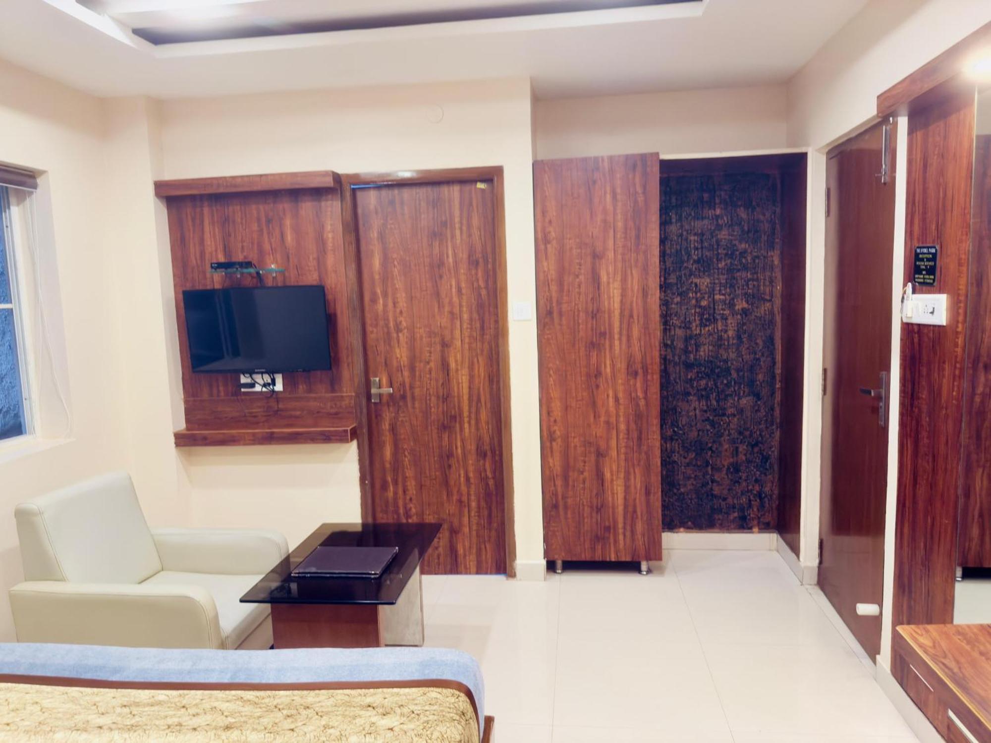 The Hydel Park - Business Class Hotel - Near Central Railway Station Ченнаи Экстерьер фото