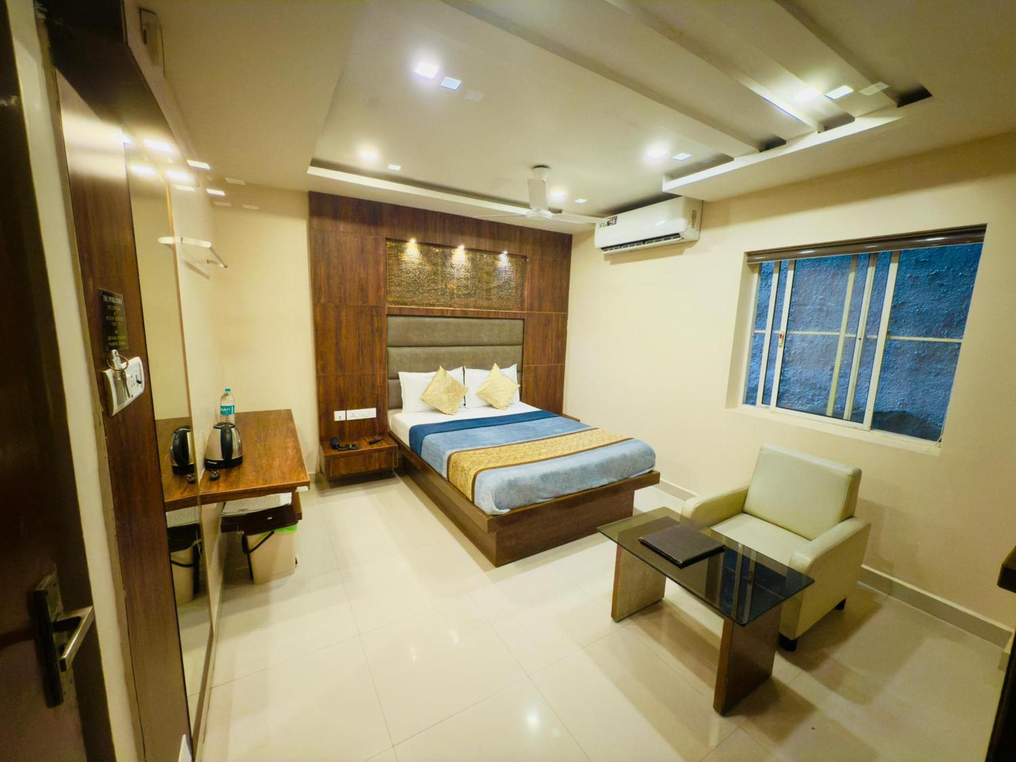 The Hydel Park - Business Class Hotel - Near Central Railway Station Ченнаи Экстерьер фото