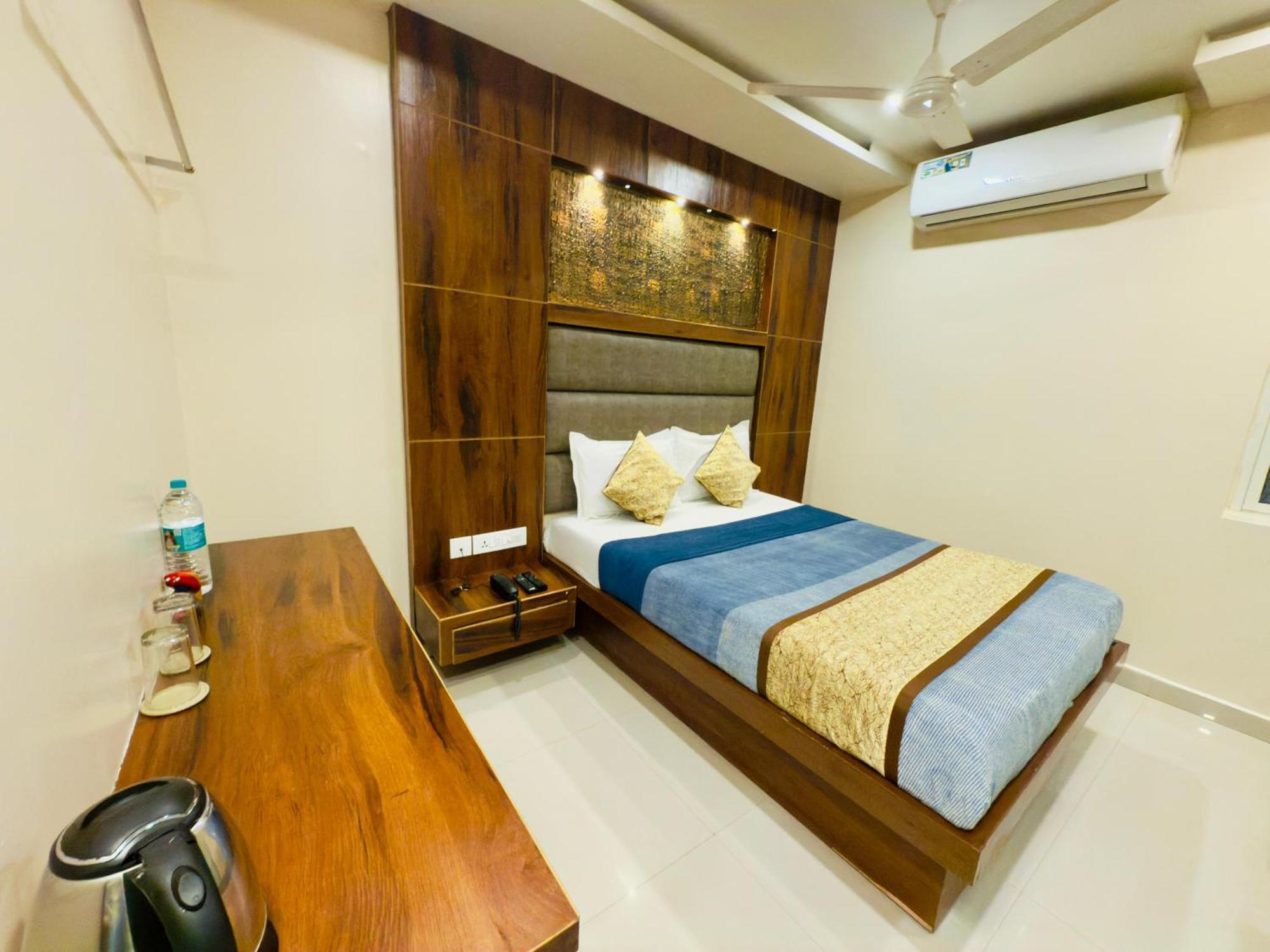 The Hydel Park - Business Class Hotel - Near Central Railway Station Ченнаи Экстерьер фото